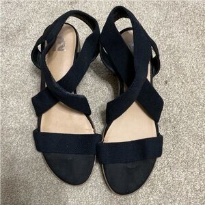 R2 Apryl Black Cross Strap Heel Sandals Size 9